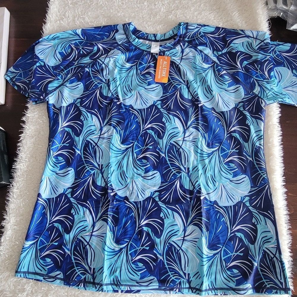 BNWT Plus-Size Short-Sleeves Rash l Guard Top